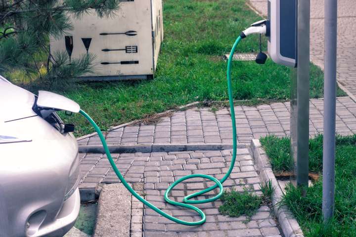 installation d une borne de recharge à grenoble dans un jardin d un particulier