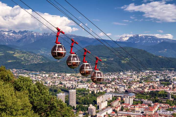 vue sur ville de grenoble ville qui permet l installation de borne électrique